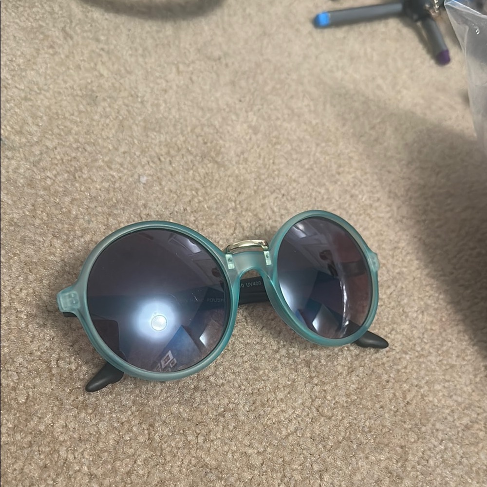 Stylish Teal Round Sunglasses